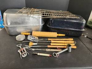 lot 66 image: Campfire Grill, (2) Roasters, and Utensils