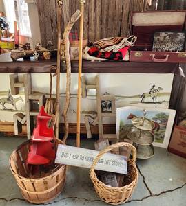 lot 68 image: Home Decor