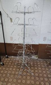 lot 82 image: Spinning Hat Rack 67 Tall