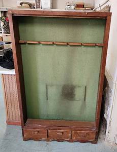 lot 93 image: Gun Rack 34.5x6.5x57
