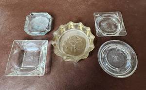 lot 399 image: (5) Vintage Glass Ashtrays