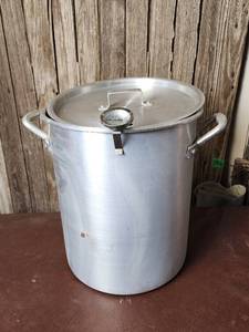 lot 403 image: New Cajun Injector Turkey Fryer Pot with Accessories (needs cleaned)