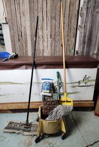 lot 408 image: Floor Care Supplies