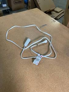 lot 1045 image: 8Ft Indoor Extension Cord 3 Plug White
