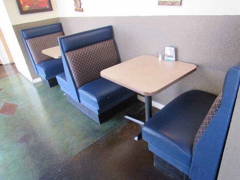 lot 1419 image: Lot of Single And Double Booth Seating