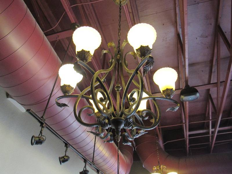 lot 1415 image: Ceiling Hung 5 Bulb Lighting Chandelier