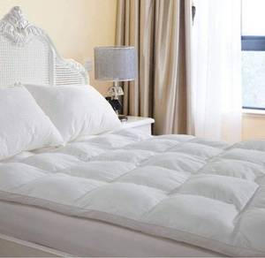 lot 54463 image: Plush Extra Thick Mattress Topper Queen for Softening Firm Mattress, Breathable Cooling Mattress Pillow Top Bed Topper for Back Pain & Sleep Comfort, Overfilled Mattress Pad, Fit to 6��-22�� Mattress