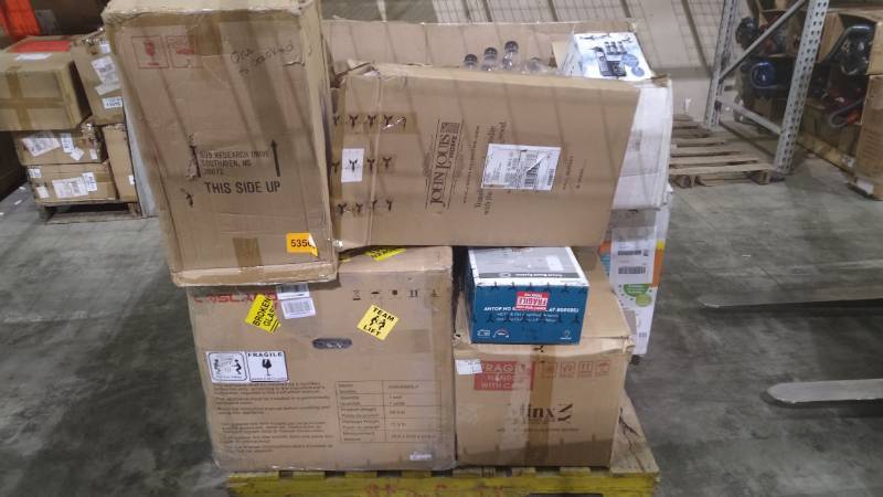 4 Pallets of NFL Apparel & More, New Condition, 741 Units, Ext