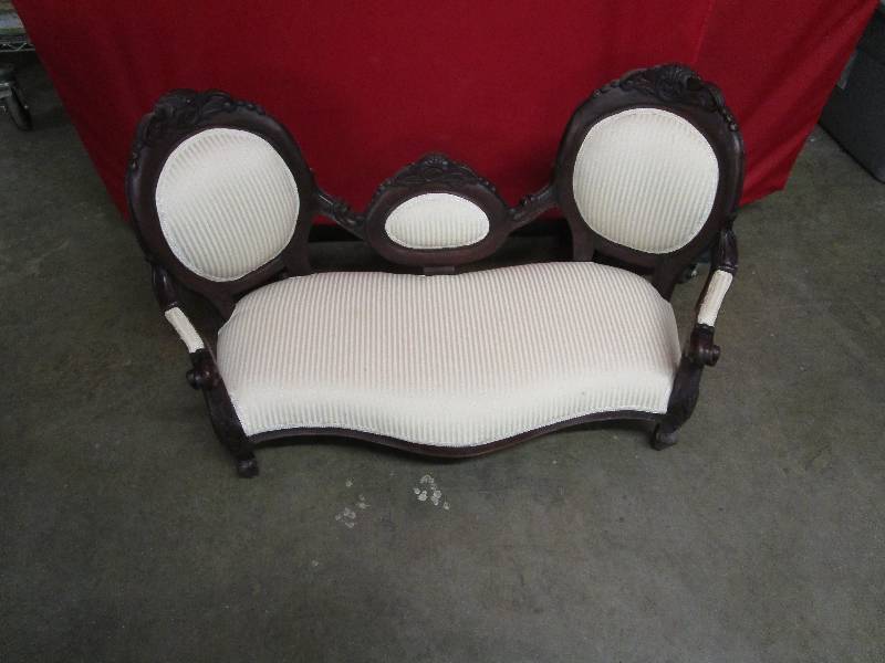 lot 324 image: Antique Doll Settee Couch