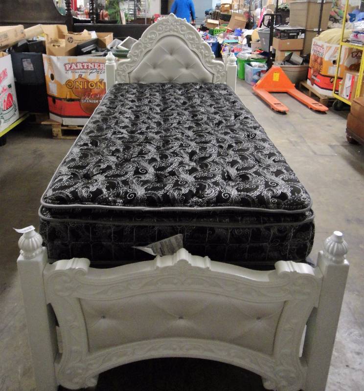 lot 321 image: Exquisite Full Poster Bed by Signature Design by Ashley Twin Size Bed with Paisley Pillowtop Mattress and Boxsprings
