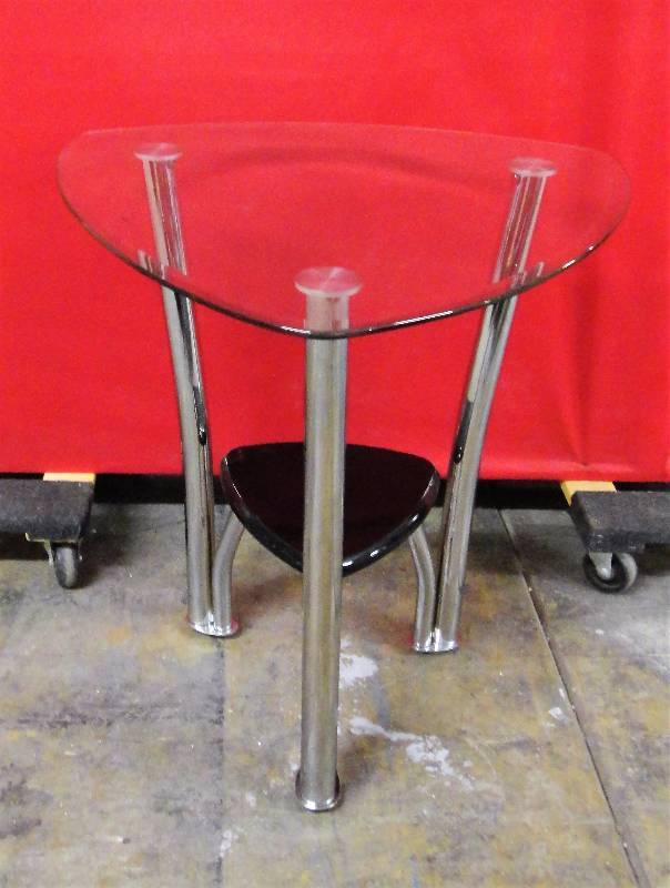lot 322 image: Tempered Glass End Table