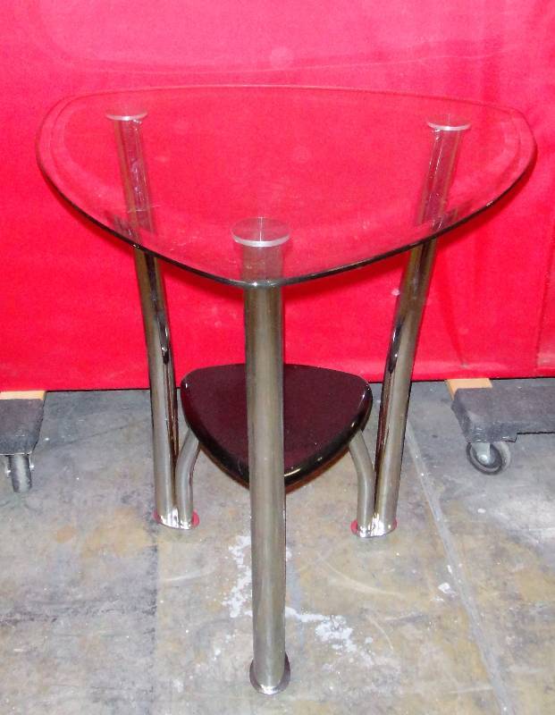 lot 323 image: Tempered Glass End Table