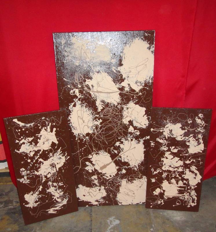 lot 325 image: 3 Piece Wall Decor Set