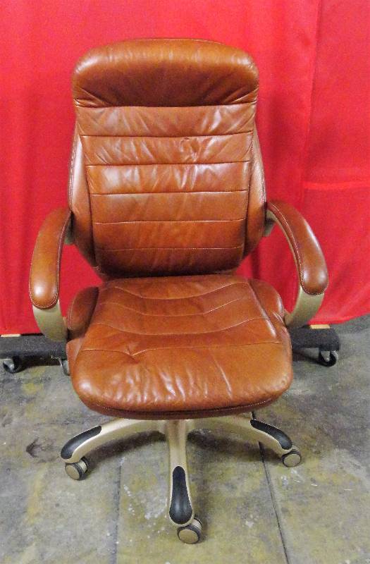 lot 326 image: Office Chair