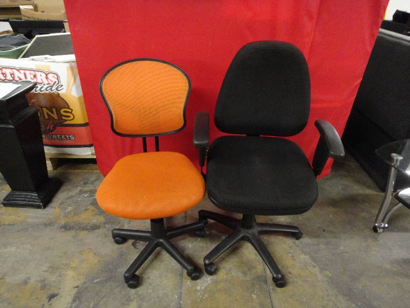 lot 327 image: Office Chairs