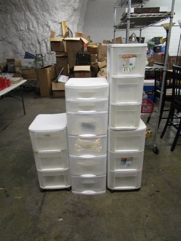 lot 360 image: Lot of Sterilite Storage Bins