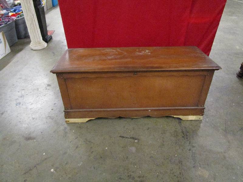 lot 370 image: Lane Cedar Chest for refurb