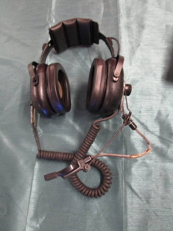 lot 375 image: Astrocom Pilots Aircraft Headphones