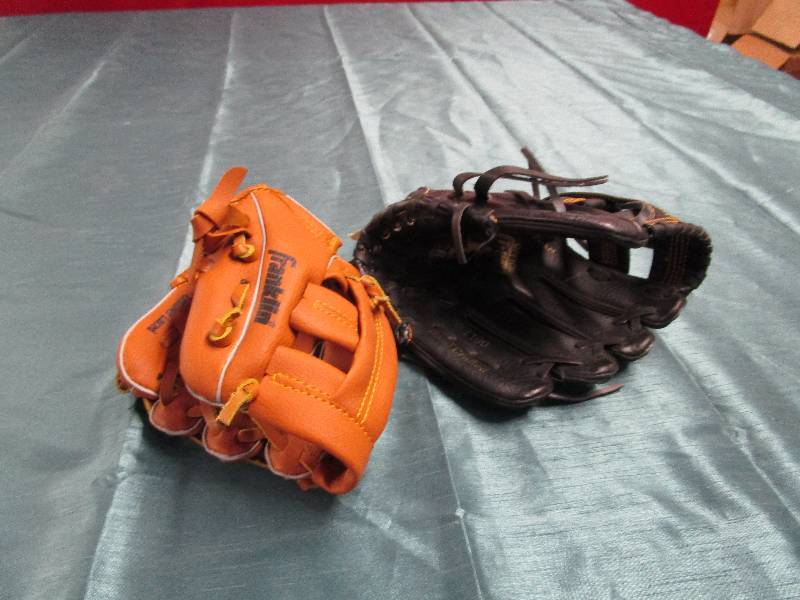 lot 377 image: Pair of kids baseball gloves