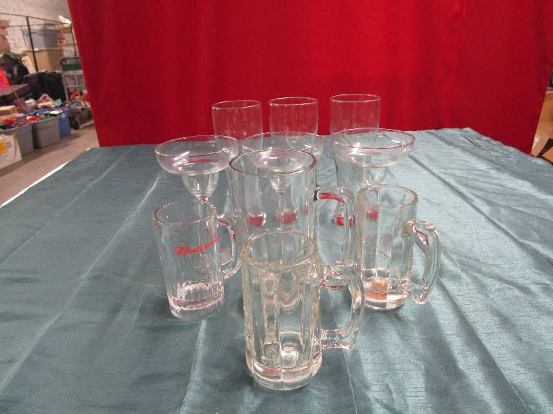 lot 384 image: Lot of Barware