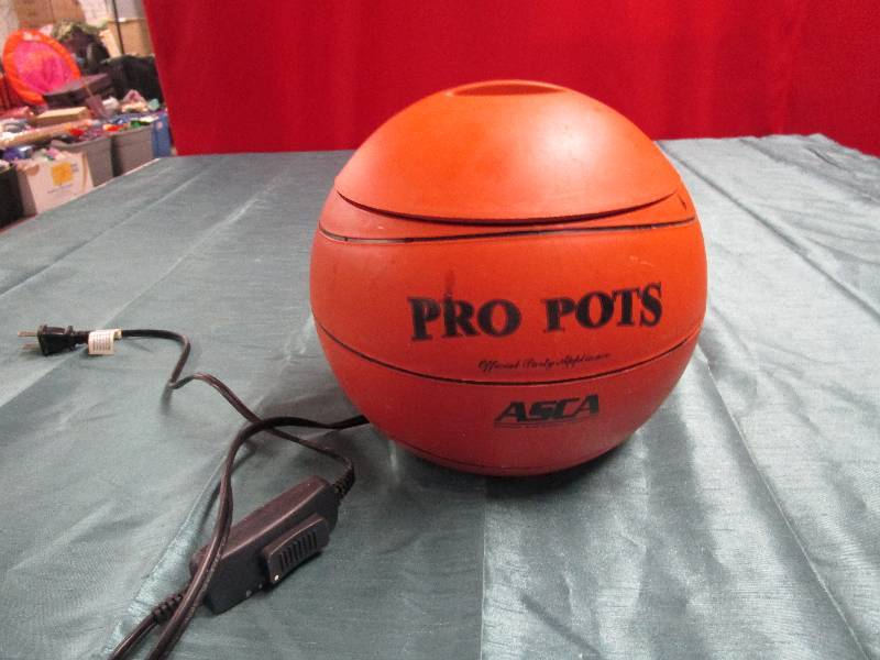 lot 387 image: Basketball Crock Pot