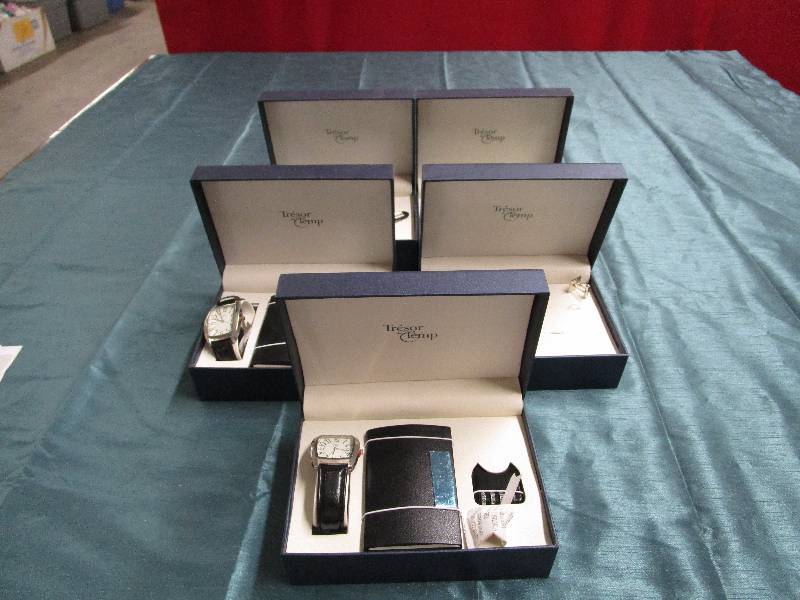 lot 398 image: Lot of (5)Tresor Temp Mens Gift Sets