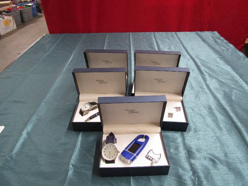 lot 399 image: Lot of (5)Tresor Temp Mens Gift Sets