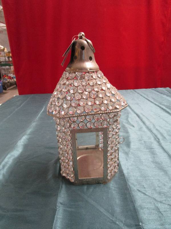 lot 408 image: Hanging candle holder