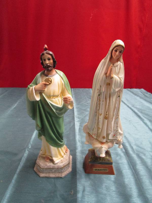 lot 409 image: Religious home decor
