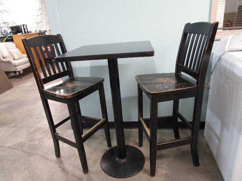 lot 420 image: Pub height table with stools