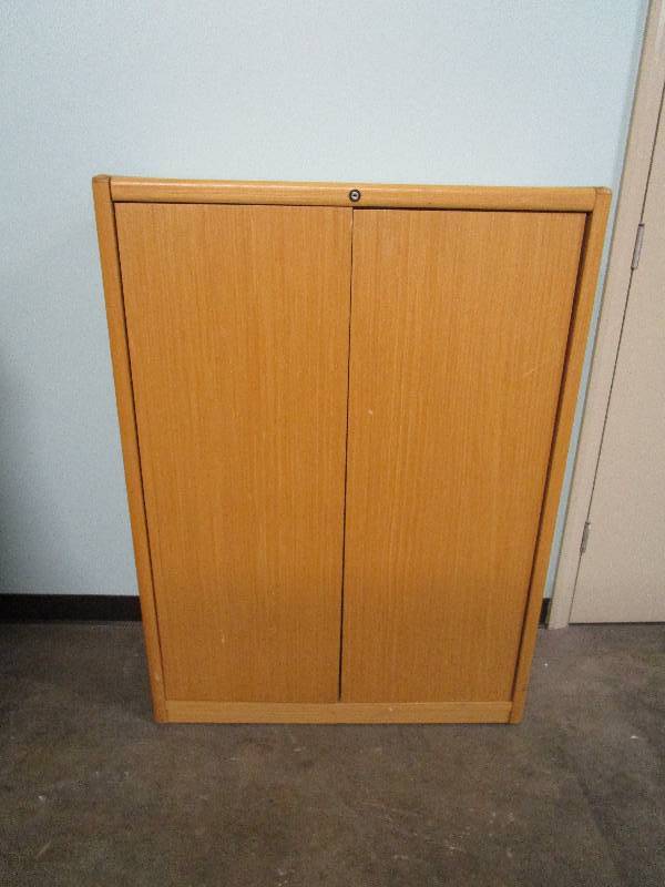 lot 425 image: Very heavy office bookshelf
