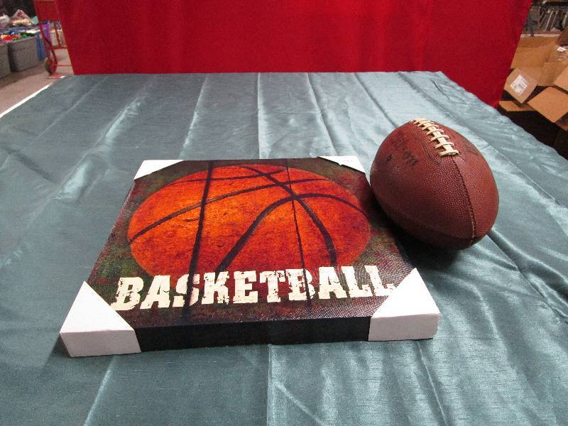 lot 428 image: Lot of sports items