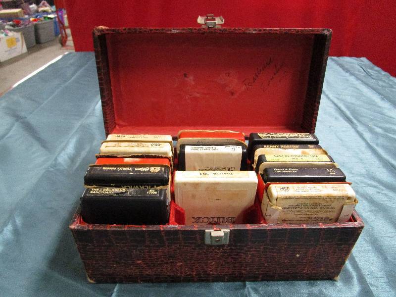 lot 429 image: Lot of 8 tracks with case