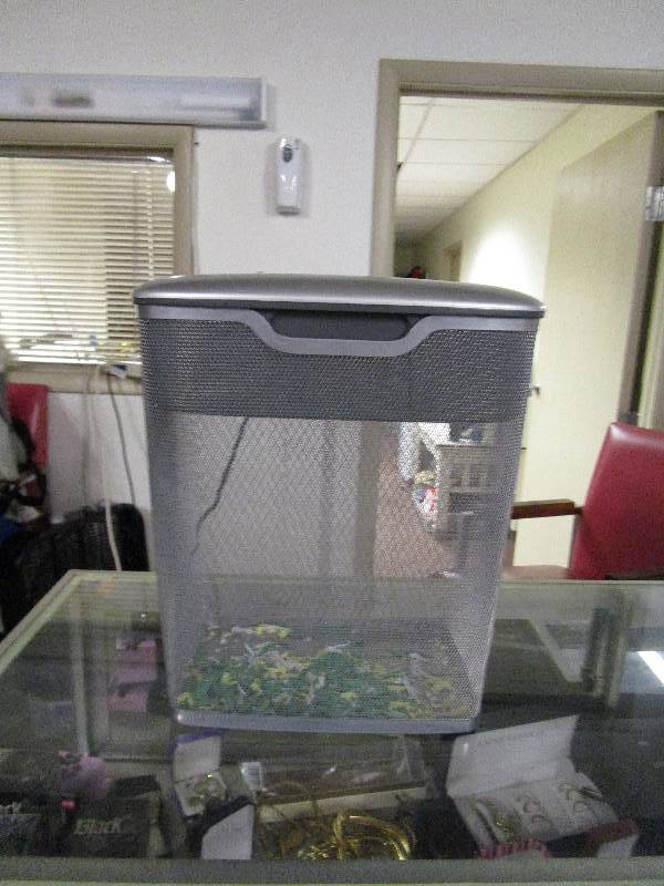lot 431 image: Paper shredder