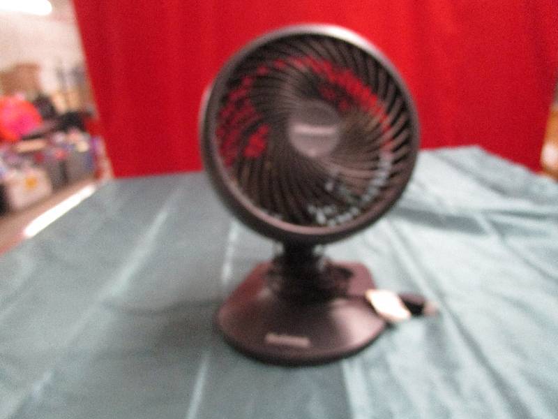 lot 432 image: Table Fan