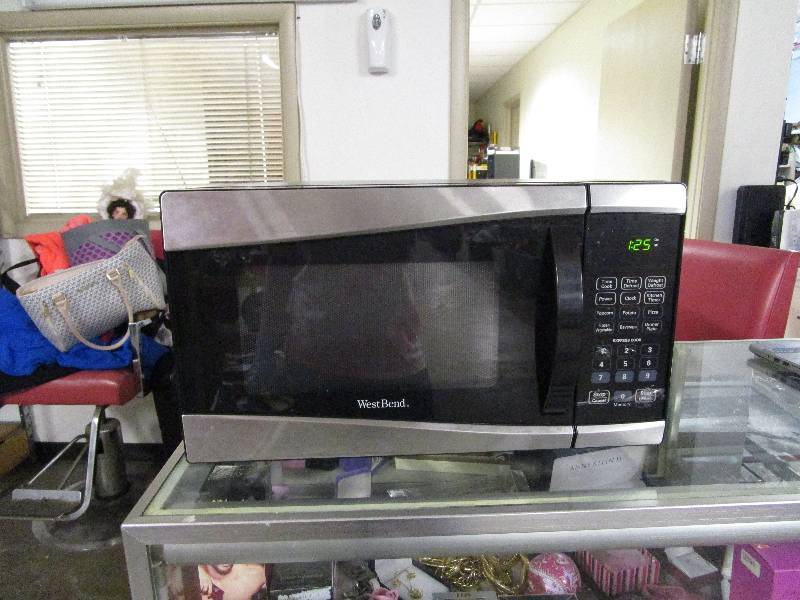 lot 439 image: Microwave oven
