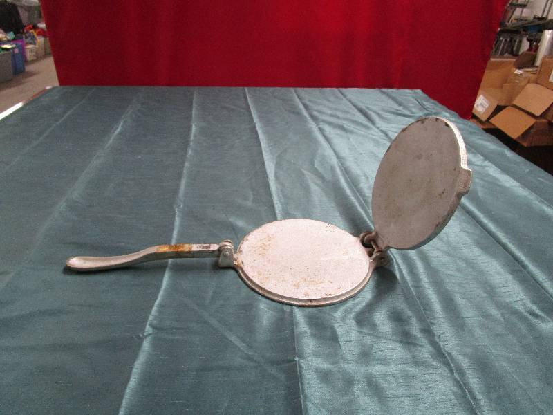 lot 441 image: Tortilla press