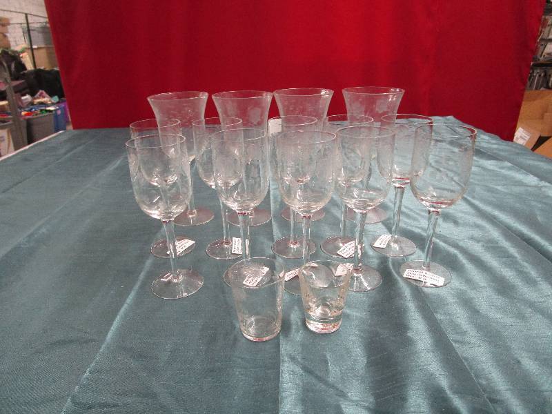 lot 443 image: Large Lot of Glassware