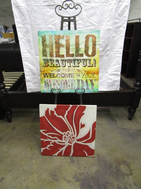 lot 451 image: Lot of Wall decor