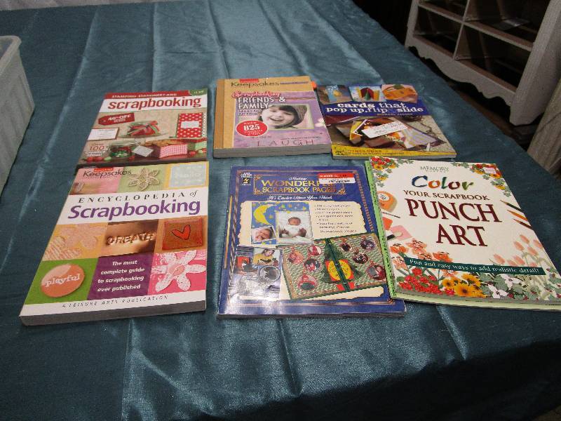 lot 468 image: Lot of books on scrapbooking