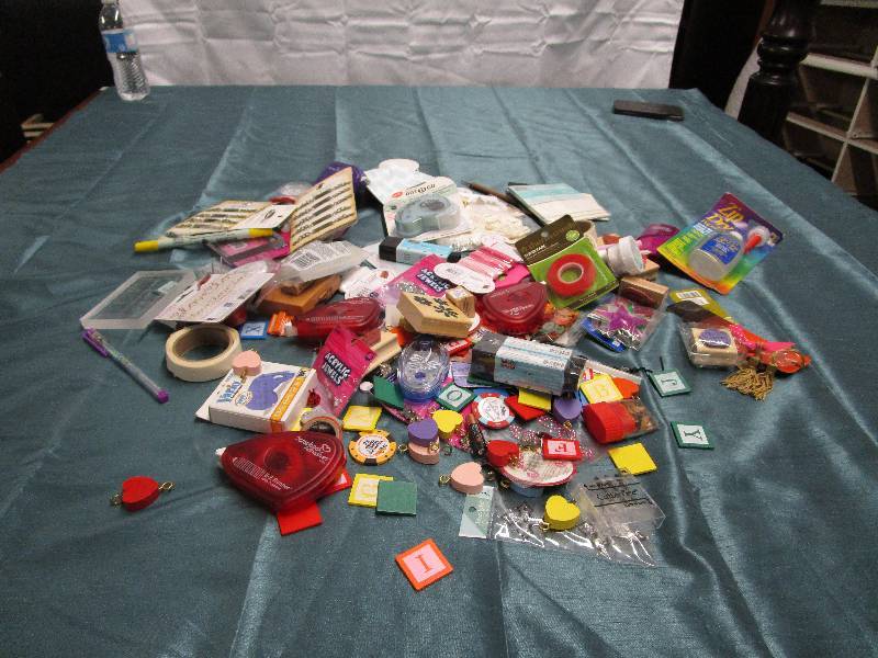 lot 476 image: Large Lot of Scrapbooking items