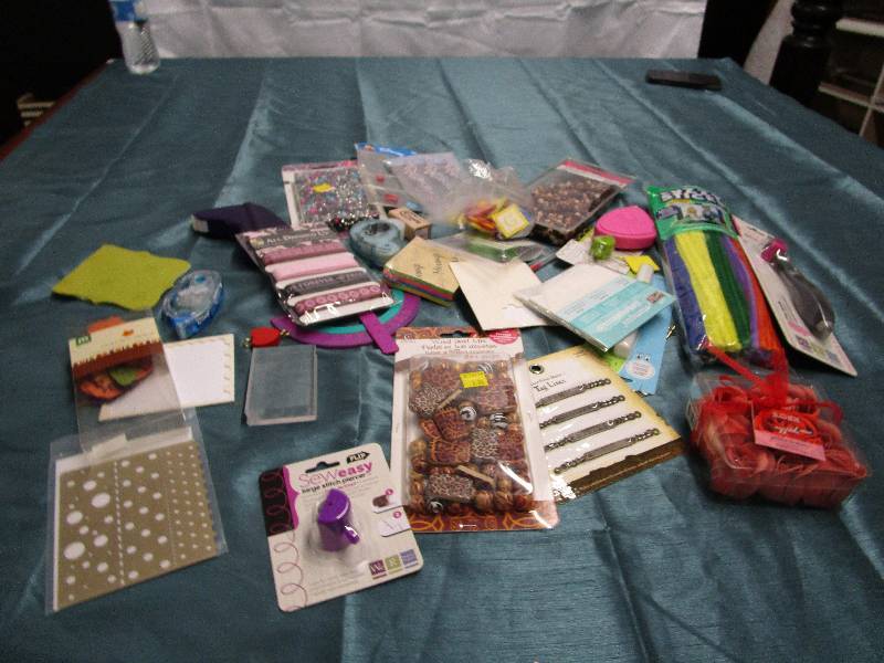 lot 477 image: Large Lot of Scrapbooking items