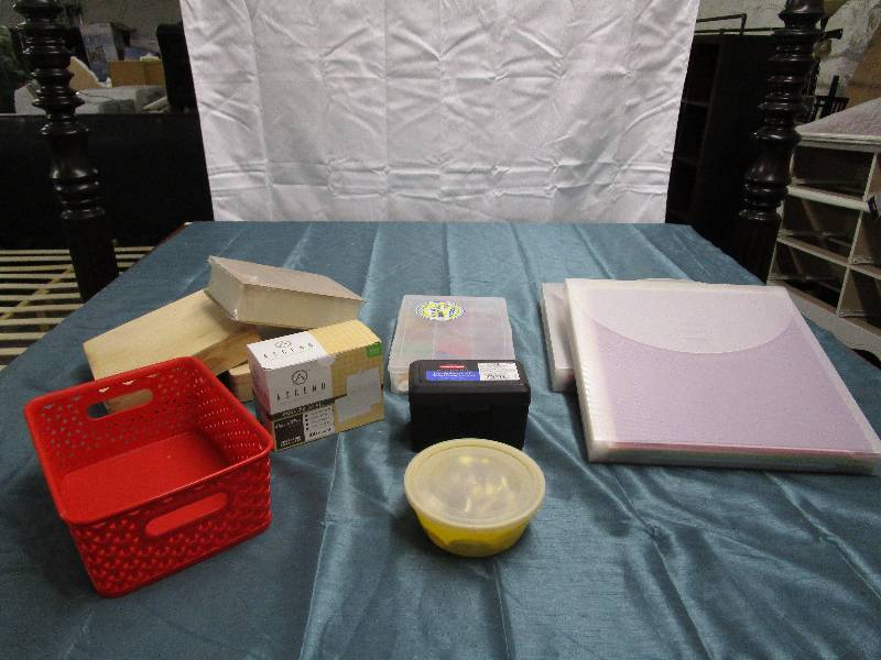 lot 483 image: Large Lot of Scrapbooking items