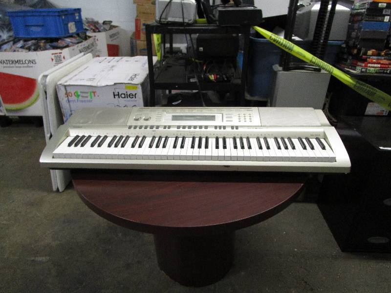 lot 493 image: Casio electronic keyboard no power cord