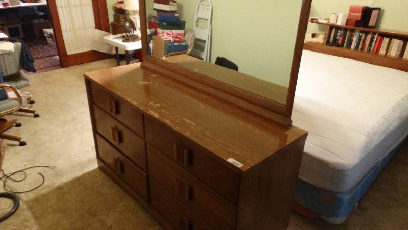 lot 862 image: 6 Drawer dresser wmirror.