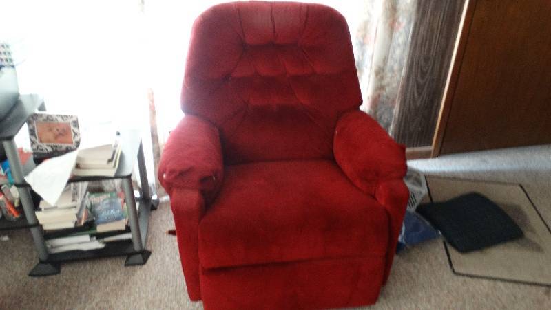 lot 868 image: Recliner.