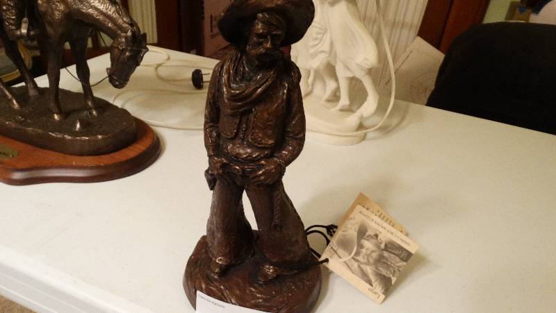 lot 873 image: Qyirt larges original sculptures. bronze.