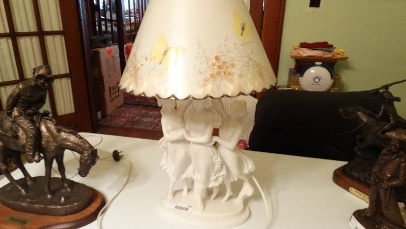 lot 874 image: Nice decorative lamp, alabaster.