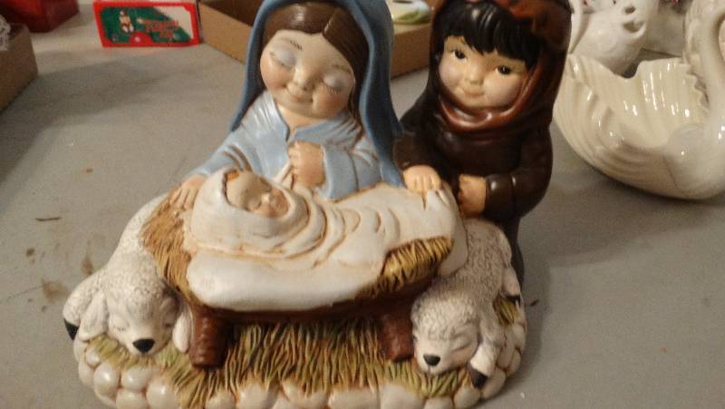 lot 875 image: Nativity scene.