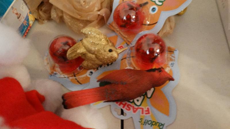 lot 881 image: Santa hats, reindeer noses, bird clips & reindeer.